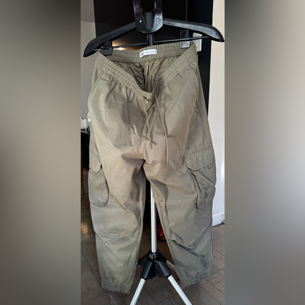 Zara Cargo Jogger Green in Size Medium